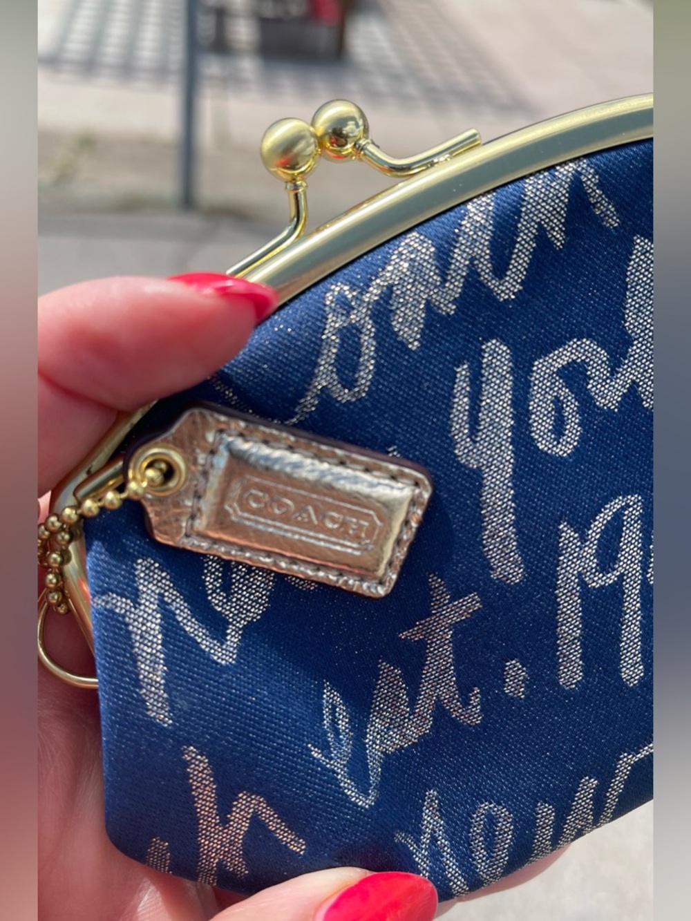Coach Poppy Y2K Script Kiss-Lock Coin Pouch Like NEW - Picture 4 of 6